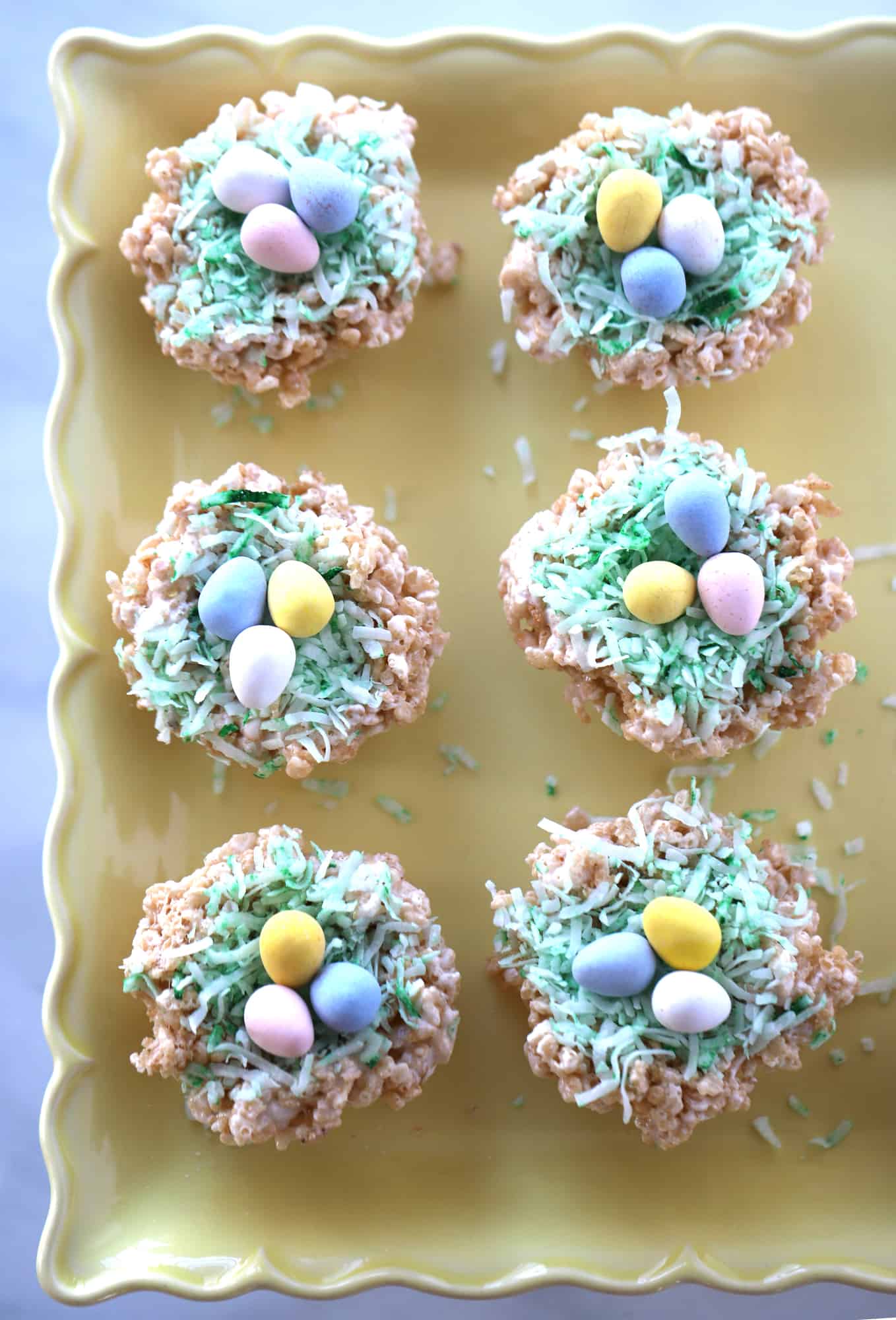 These adorable homemade rice krispy treats are easy to make and fun to eat! rice krispie nests, rice krispie easter nests, rice crispy nests. easter rice krispies. 