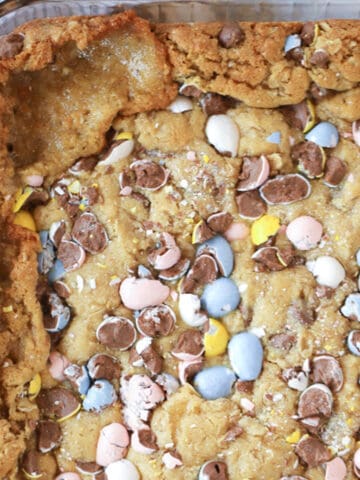 cadbury cookie bar recipe, Marshmallow and peanut butter cereal bars in a white baking dish