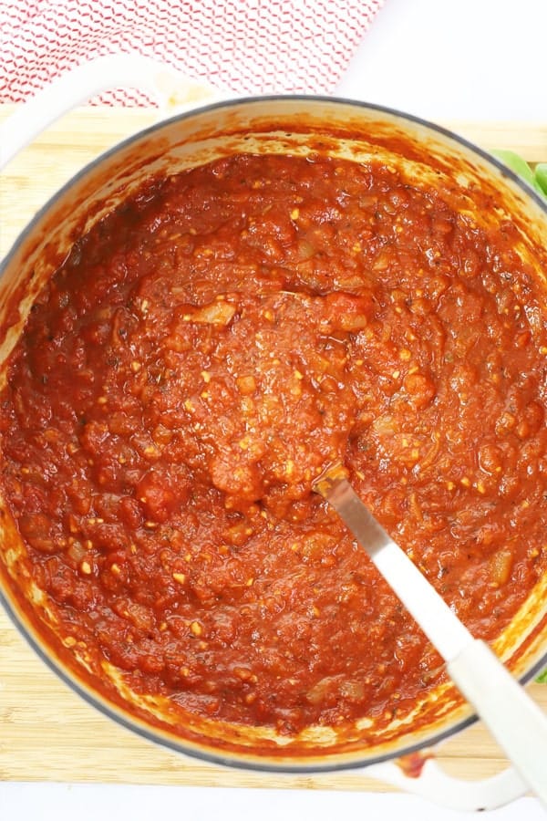 The best marinara sauce recipe from scratch.