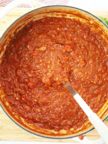 The best marinara sauce recipe from scratch.