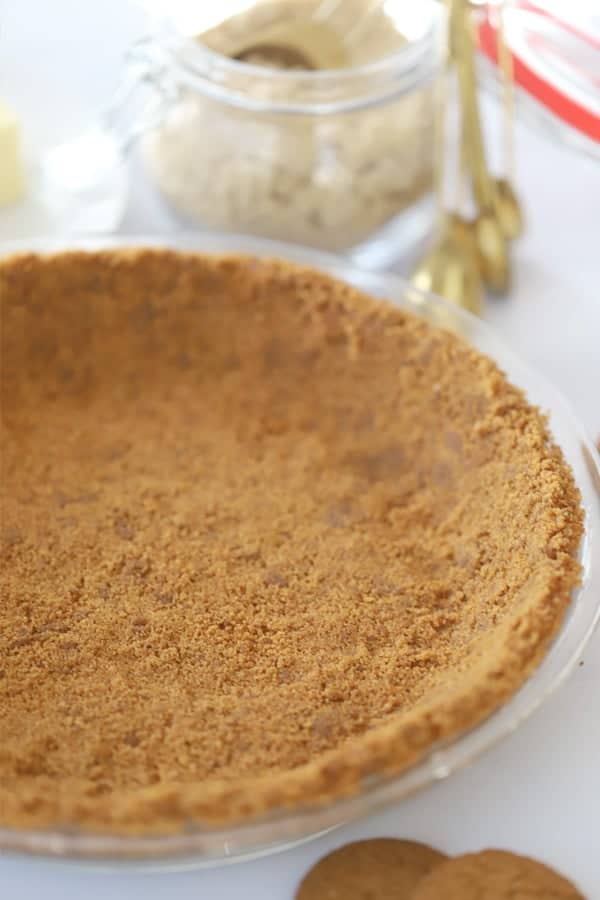 Gingersnap pie crust recipe, how to make a pie crust out of gingersnap cookies, gingersnap pie crust.