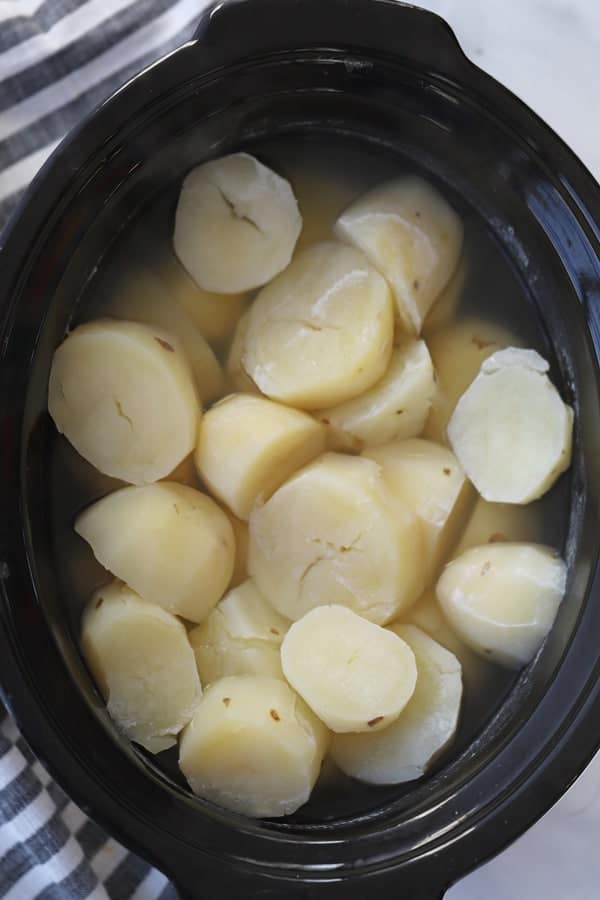 cut potatoes in a crockpot, how many pounds of potatoes per person.