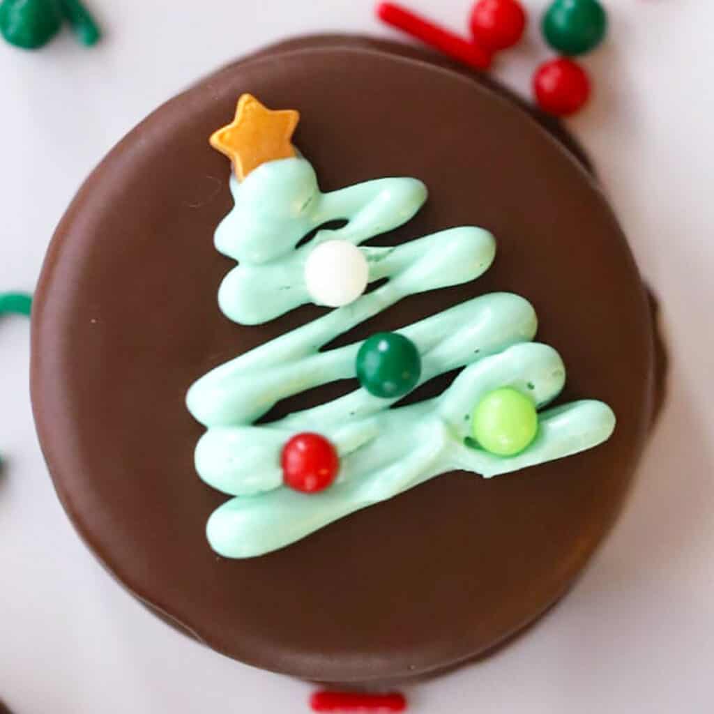 chocolate dipped oreos, the coolest cookies to make for christmas.