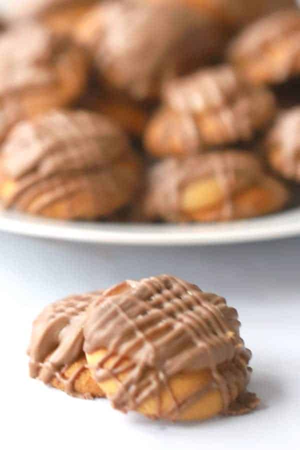 These nilla wafer caramel candies are such an easy Christmas Candy recipe.  They have a little dollop of homemade caramel and a drizzle of sweet milk chocolate. 