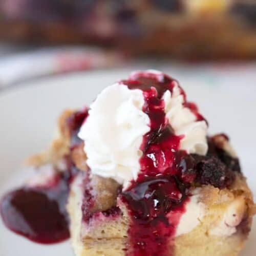 This is an easy mixed berry overnight French toast bake. It’s made with simple ingredients, frozen mixed berries, milk, cream cheese, and eggs. It’s a delicious overnight French toast casserole with streusel topping.