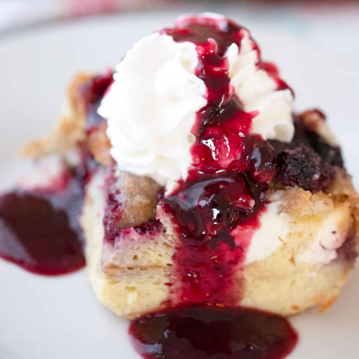easy mixed berry overnight French toast bake.  It’s made with simple ingredients, frozen mixed berries, milk, cream cheese, and eggs.  It’s a delicious overnight French toast casserole with streusel topping.