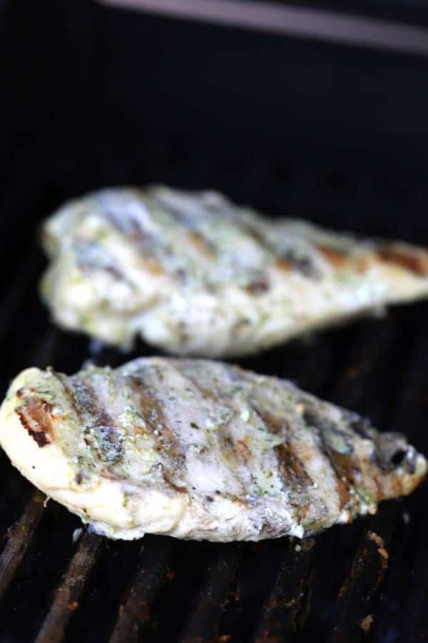 pesto chicken breast on the grill, summer grilled chicken recipes.