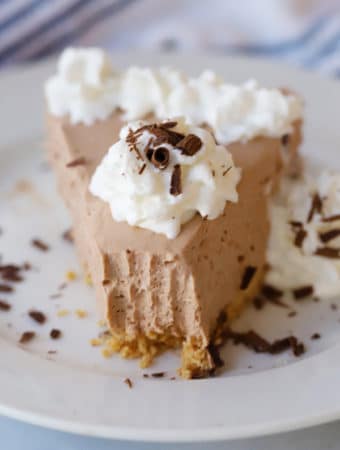 no bake chocolate cheesecake with whipped cream