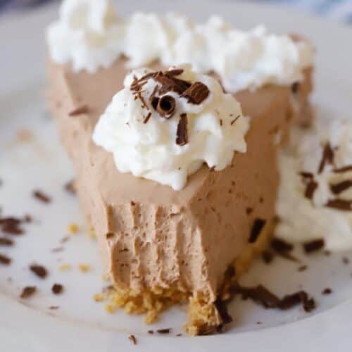 no bake chocolate cheesecake with whipped cream