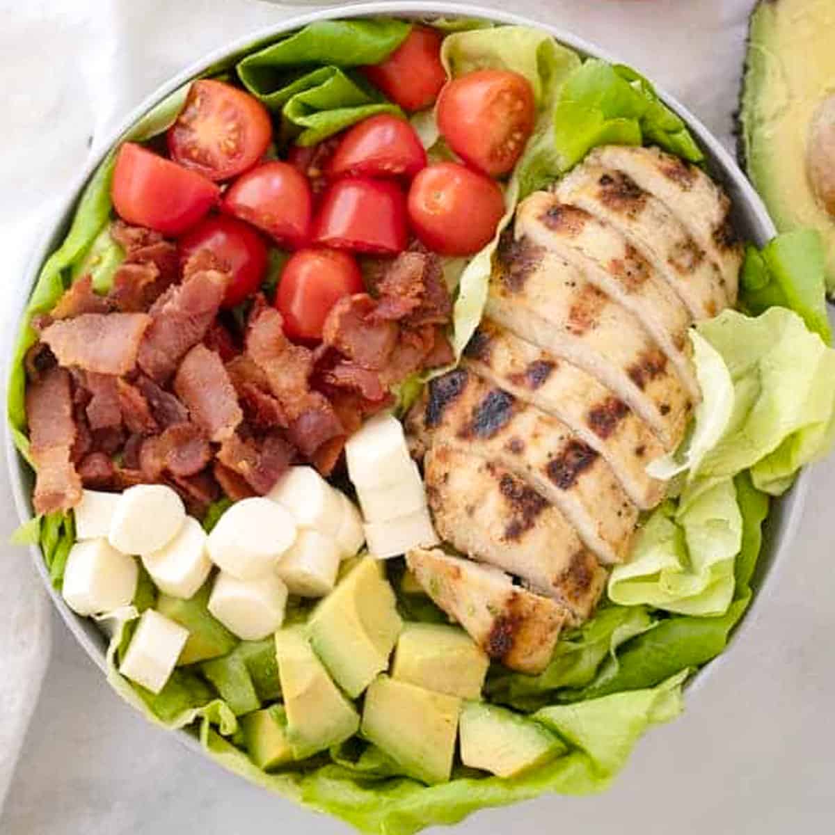 healthy grilled chicken BLT salad recipe with pesto ranch dressing