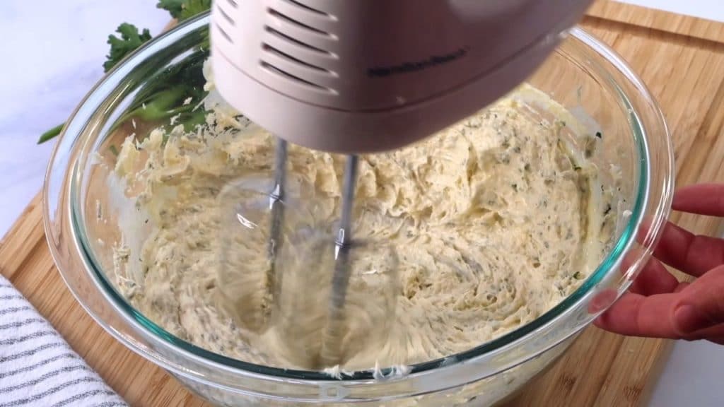 how to make butter garlic spread, making garlic butter. 