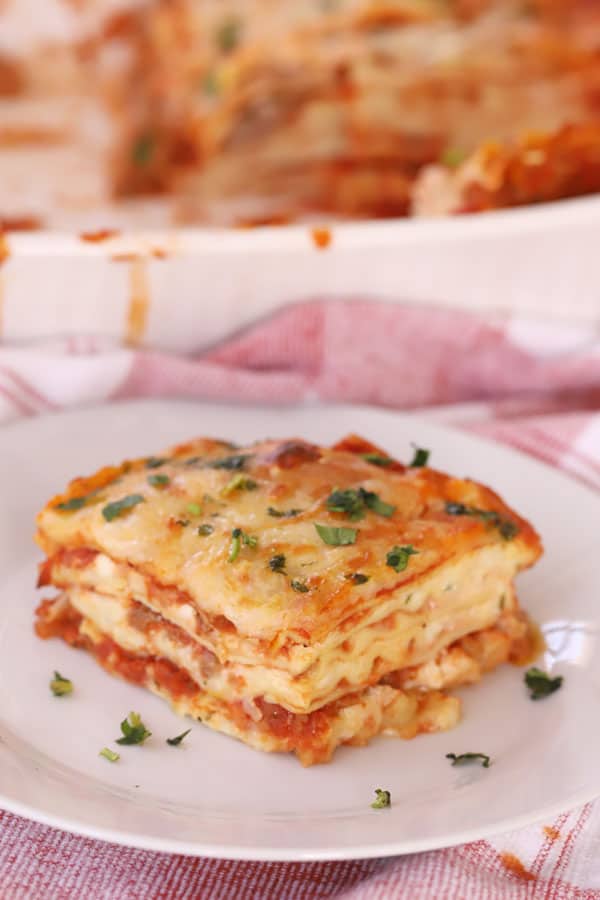 easy baked lasagna on a plate, ready to be served, italian lasagna recipe, easy homemade lasagna recipe.