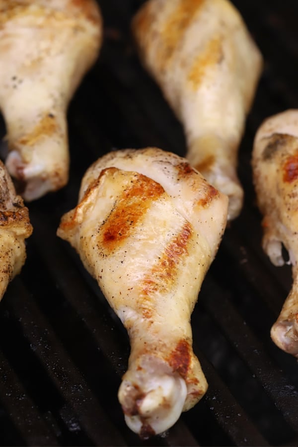 easy grilled chicken leg recipe, baked drumstick recipe. best way to cook chicken drumsticks. 