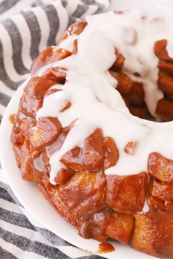 best monkey bread with icing on top, pillsbury monkey bread recipe, easy monkey bread recipe. 