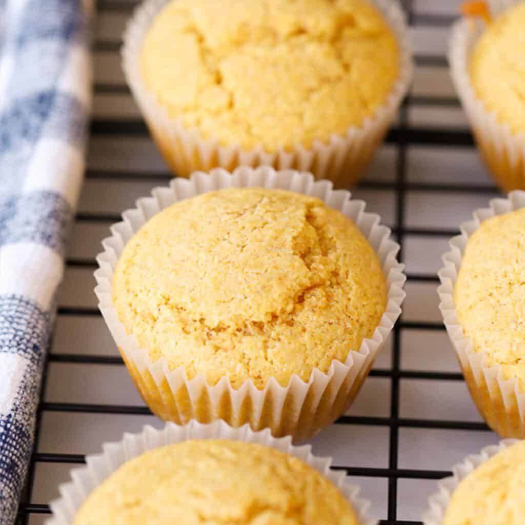 homemade cornbread muffin recipe, best corn muffin recipe, cornbread cupcakes.