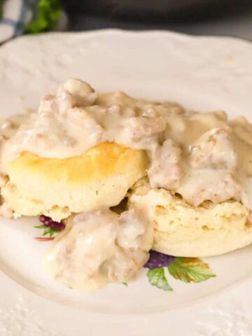 homemade sausage gravy recipe, best biscuits and gravy recipe.