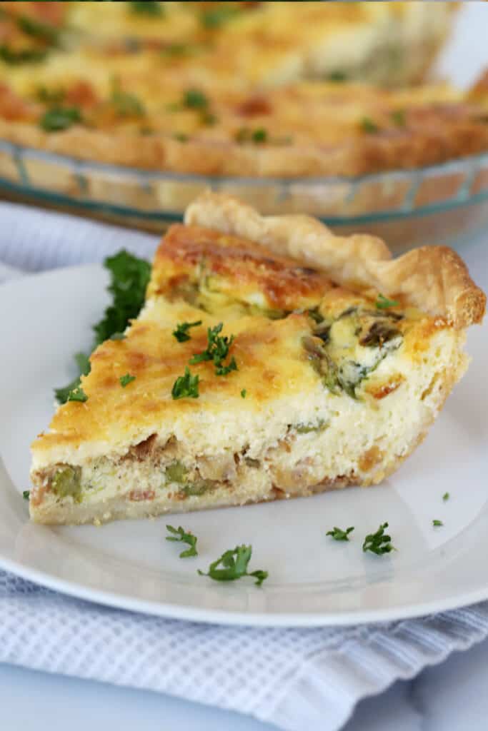 bacon asparagus Quiche on a plate, ready to be served warm or cold. baon asparagus quiche, quiche asparagus bacon. 