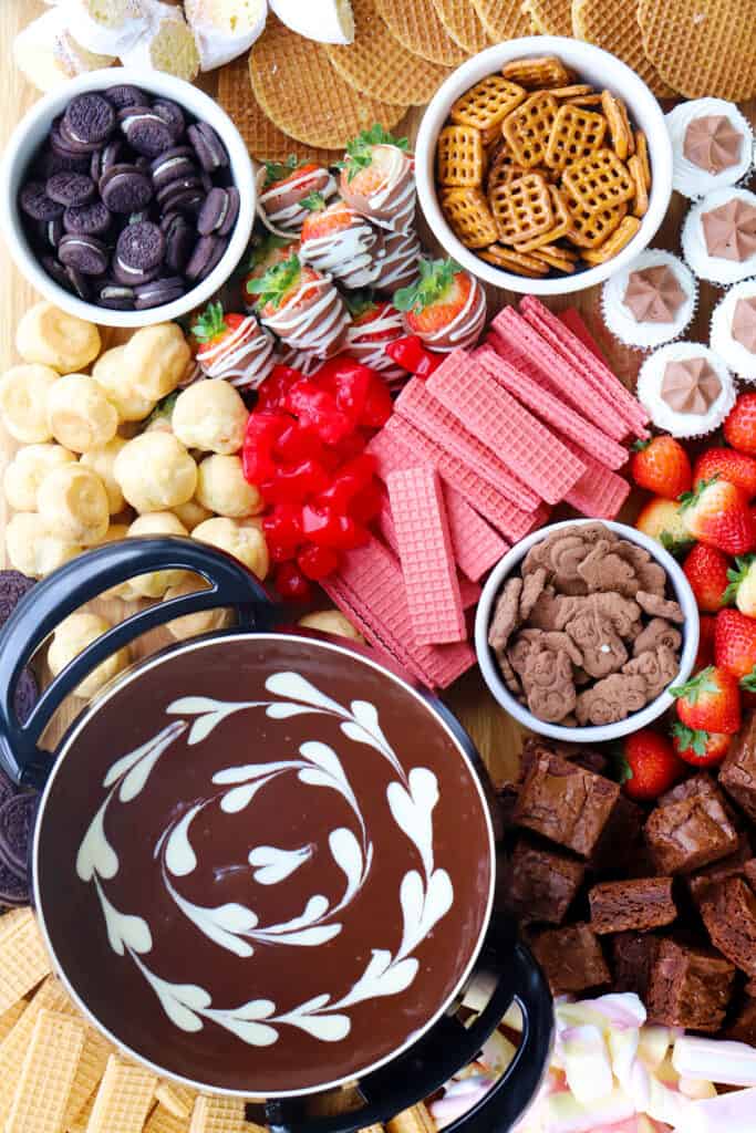 how to make the best chocolate fondue recipe, what to serve with dessert fondue.