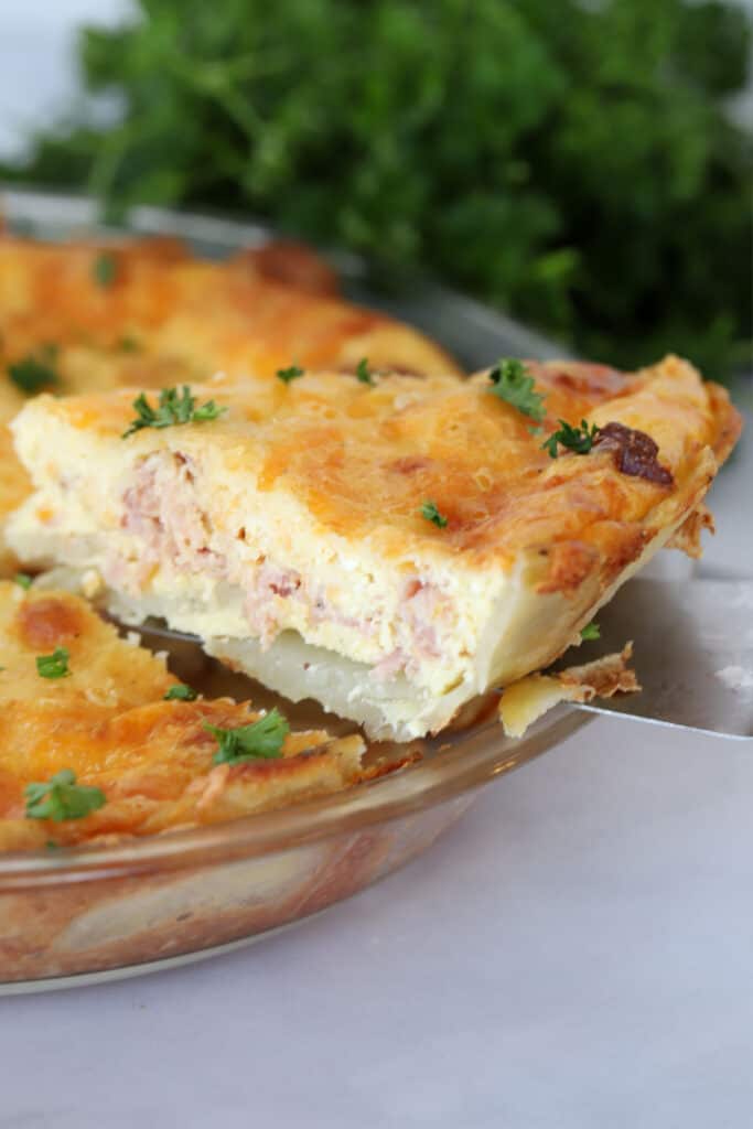 quiche with potato crust, best brunch recipe. ham and cheese potato crust quiche recipe. 