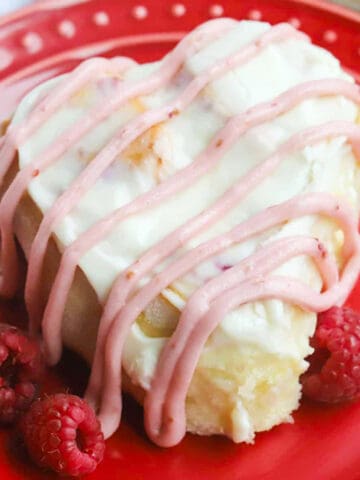 raspberry cinnamon rolls recipe, valentines dessert idea