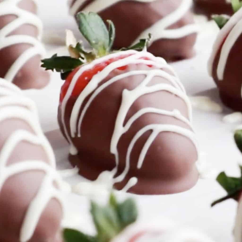 chocolate dipped strawberries on a white serving tray, best chocolate covered strawberries recipe. VAlentines desserts.