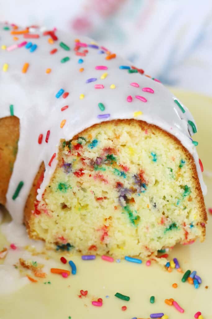 funfetti bundt cake recipe, birthday bundt cake, sprinkle cake, birthday cake bundt recipe.