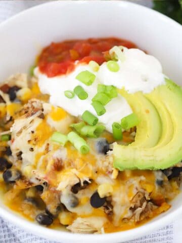 how to make slow cooker chicken burrito bowls for dinner.