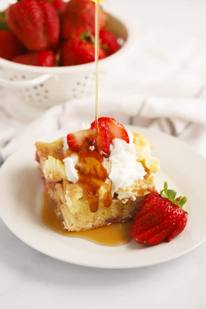 strawberry french toast bake recipe, breakfast casserole recipe. brunch menu ideas for a crowd