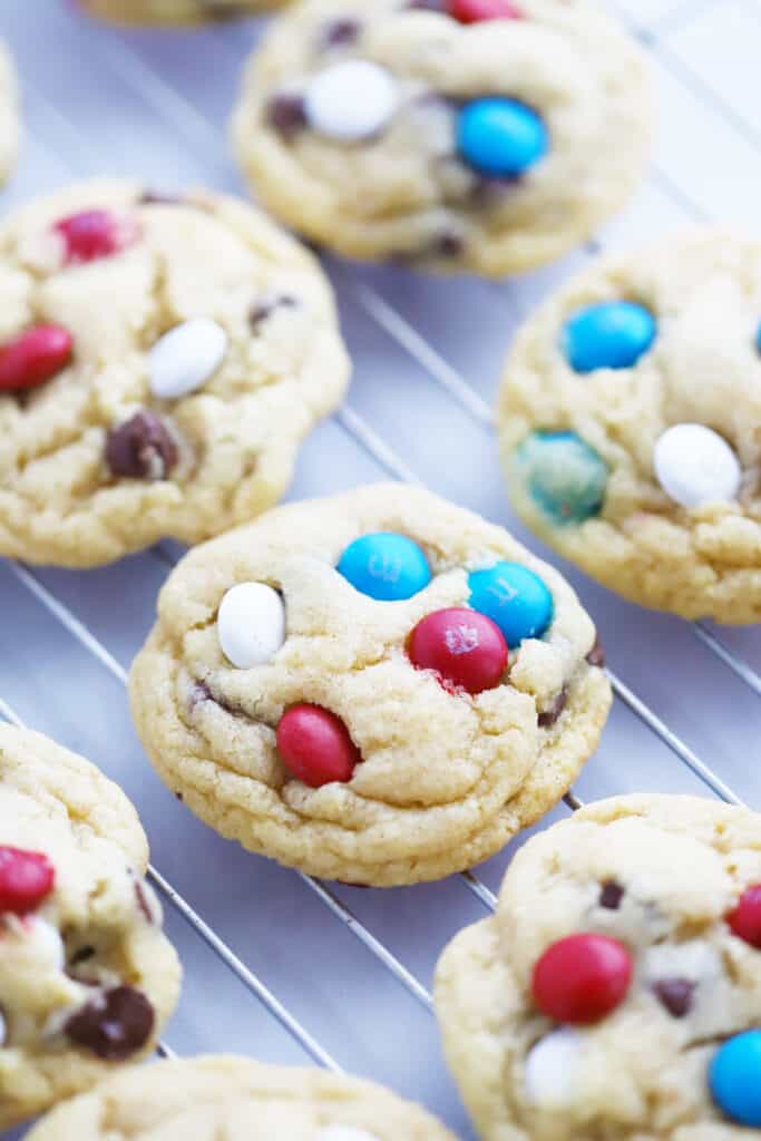 how to make m and m cookie recipe, red white and blue cookies; 