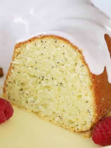 lemon poppyseed bundt cake recipe on a platter, lemon poppy seed cake bundt.