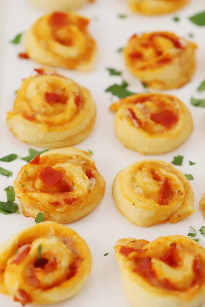 pizza pinwheels recipe, how to make pizza pinwheels with crescent rolls.