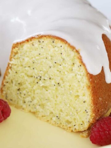 lemon poppyseed bundt cake recipe on a platter, lemon poppy seed cake bundt.