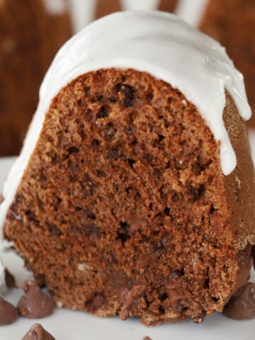chocolate bundt cake recipe, chocolate bundt cake with glaze. chocolate cake glaze, bundt cake glaze chocolate.