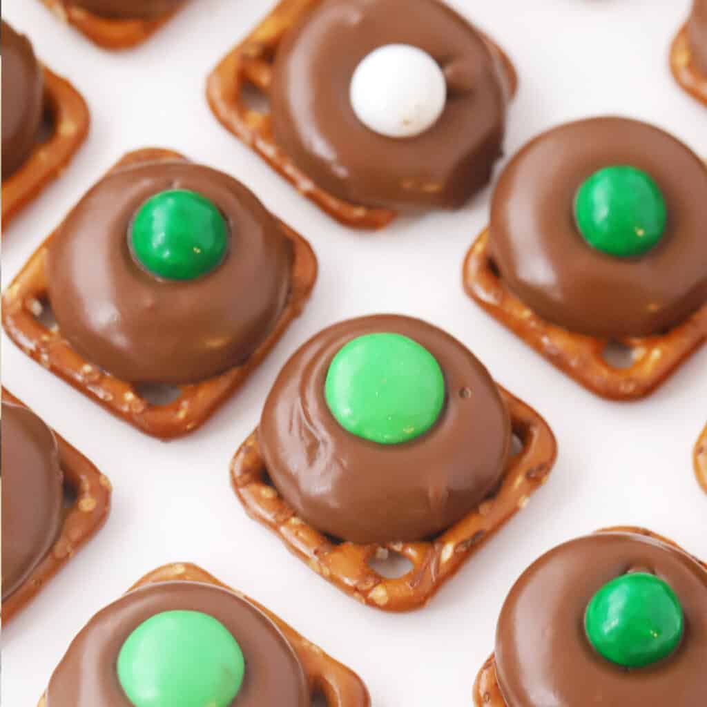 easy rolo pretzel bites, easy christmas candy recipe