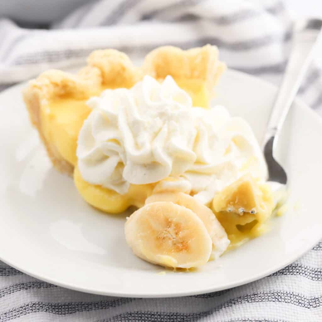 Old fashioned banana cream pie recipe, easter dessert recipe. 