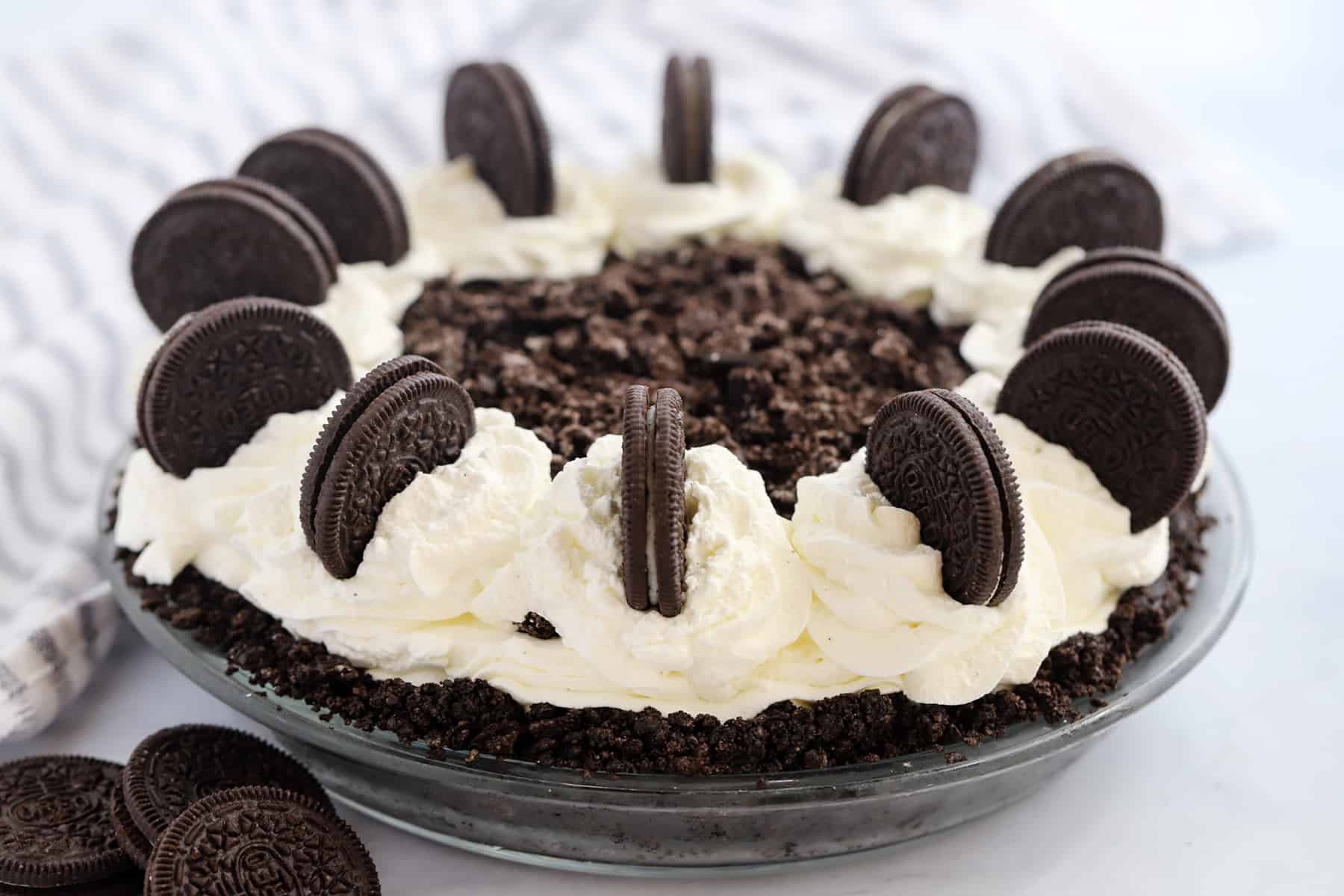 Chocolate Oreo Cream Pie Recipe - The Carefree Kitchen