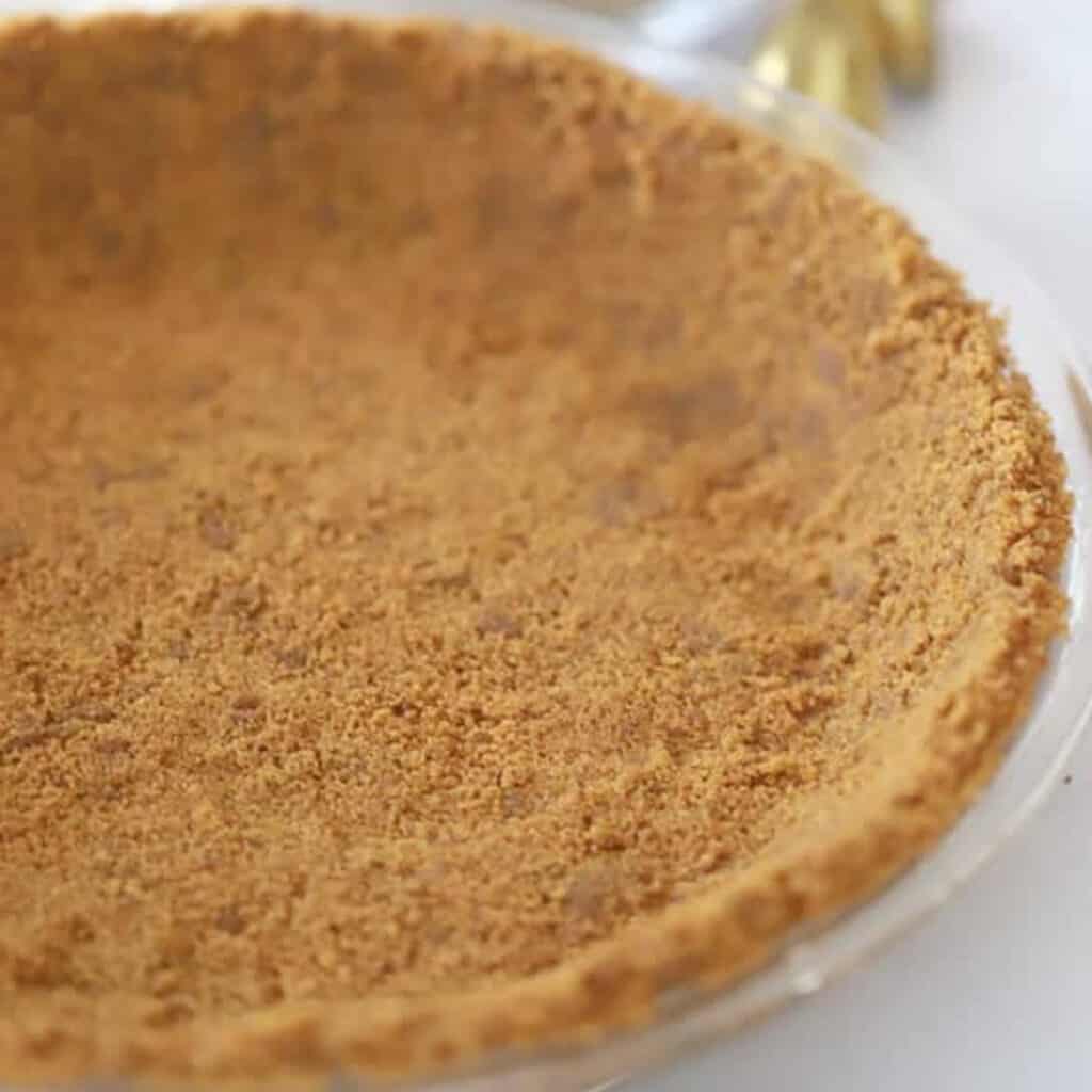 Gingersnap pie crust recipe, how to make a no bake pie crust, gingerbread recipes easy, best gingerbread recipes, holiday baking recipes with ginger.