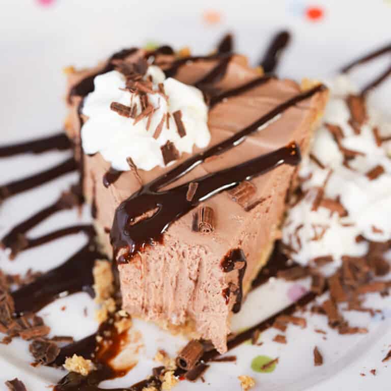 no bake nutella cheesecake with chocolate drizzle on top, nutella cheese cake.