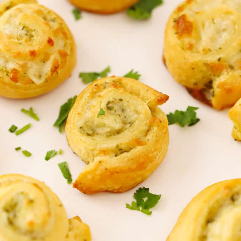 crescent roll pinwheels made with pillsbury crescent rolls, easy pesto pinwheel recipe, pesto appetizers.