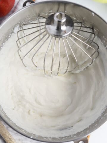 how to make homemade whipped cream recipe, sweetened whipped cream.