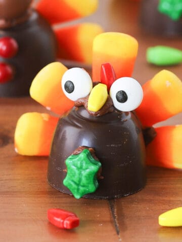 chocolate turkeys for thanksgivingwith candy corns,chocolate thanksgiving turkeys.