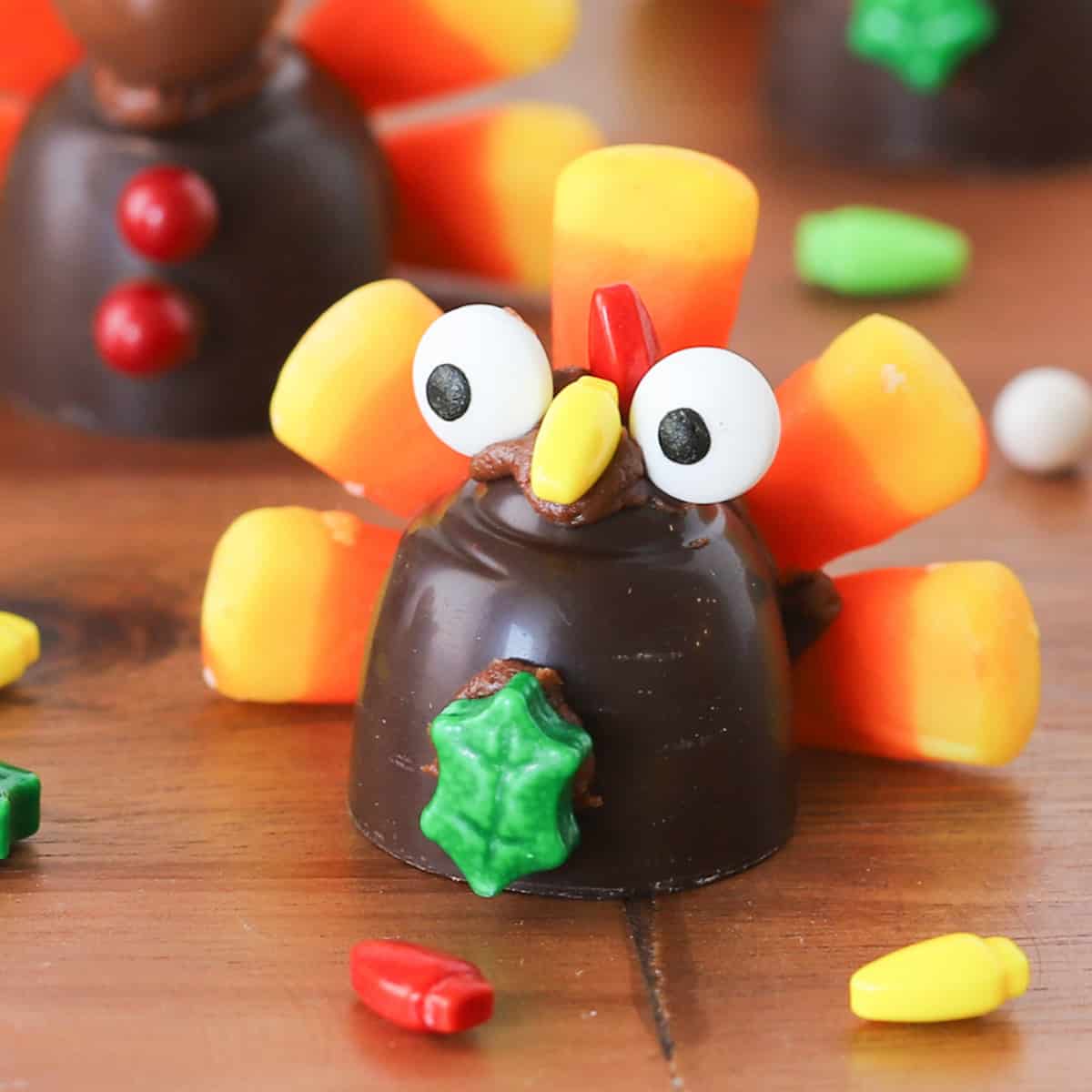 chocolate turkeys for thanksgivingwith candy corns for thanksgiving,