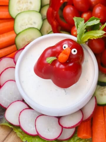 vegetable tray shaped like a turkey for thanksgiving dinner, veggie platters ideas, veggie tray ideas
