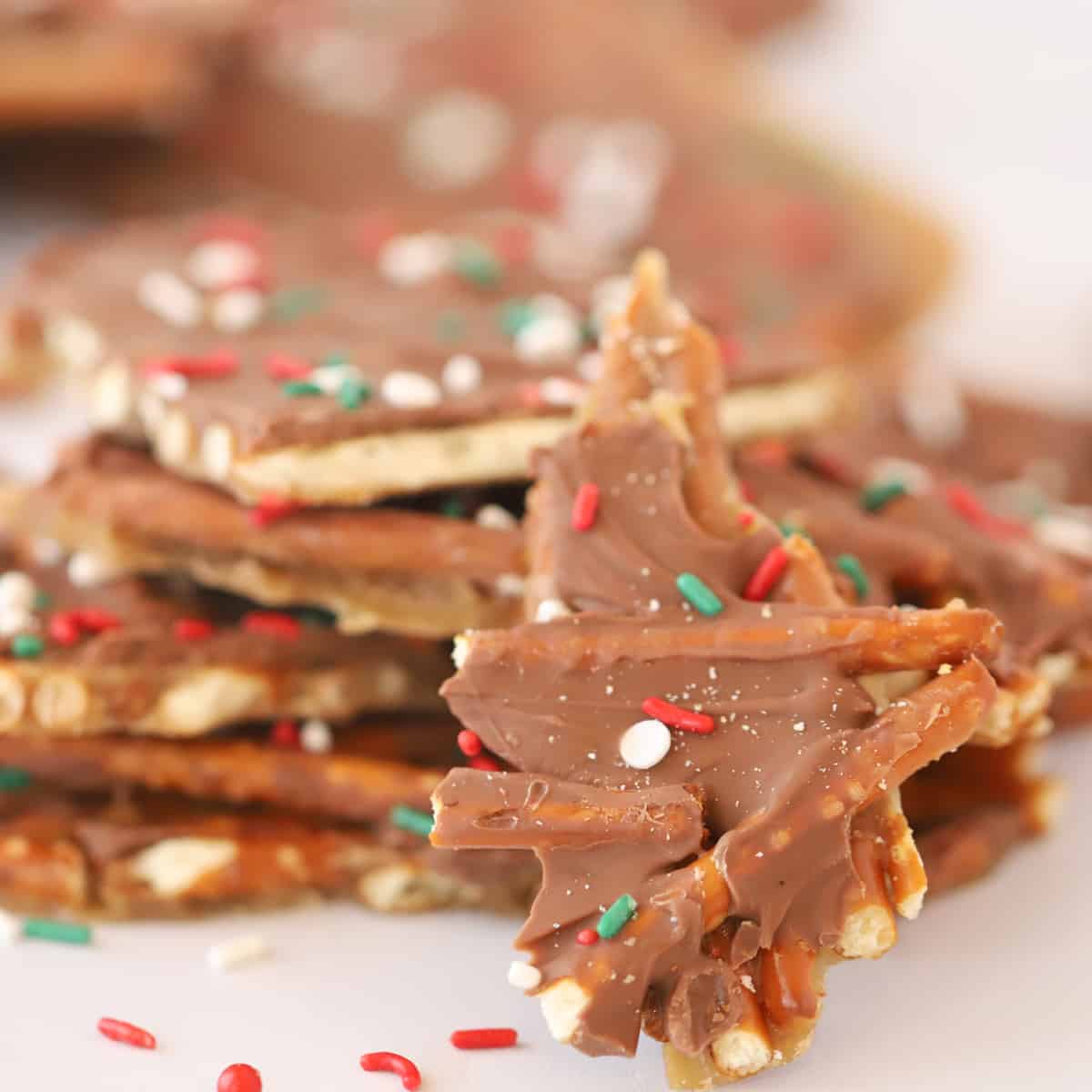 easy pretzel toffee recipe, best christmas candy recipe.