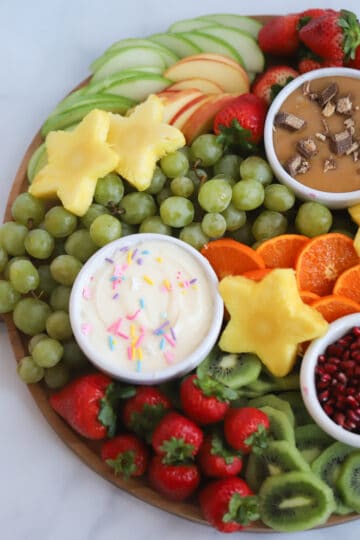 Fruit Charcuterie Board for breakfast, brunch , baby shower, bridal shower, or holiday dinner idea.