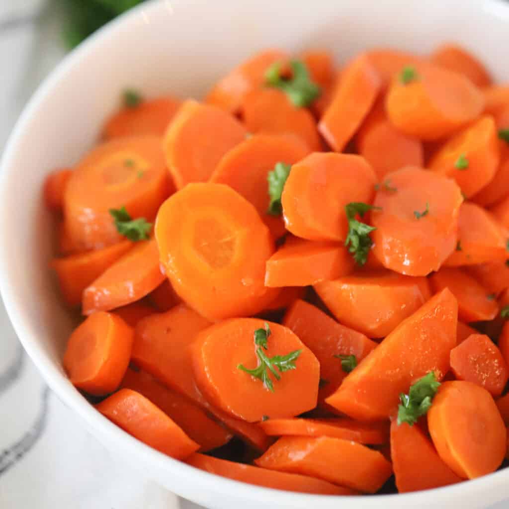 glazed carrots recipe, easy side dish recipe, honey glazed carrots with brown sugar, eater carrots