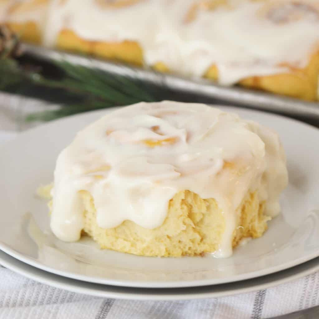 best pumpkin sweet rolls recipe, pumpkin cinnamon rolls, cinnamon roll flavors.