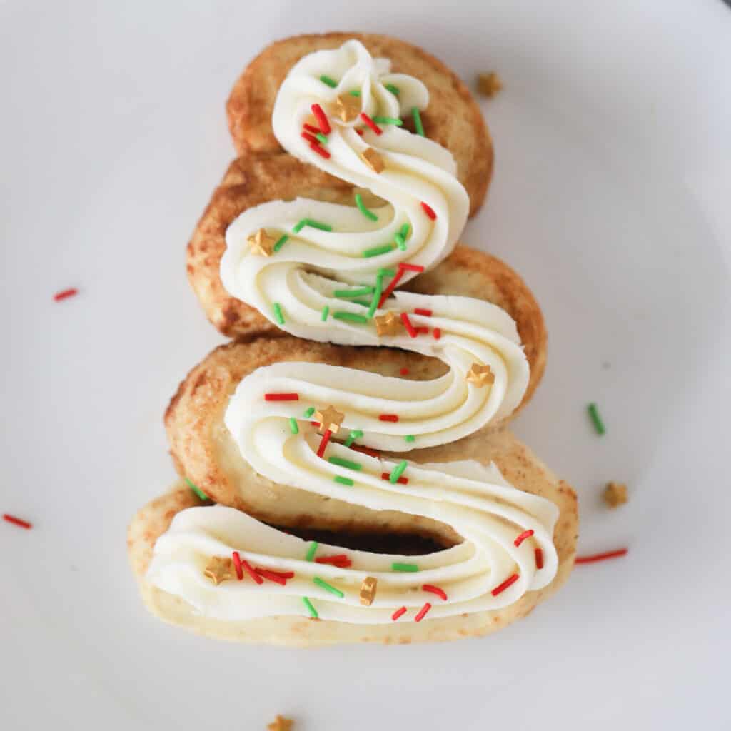 A cinnamon roll shaped like a christmas tree.