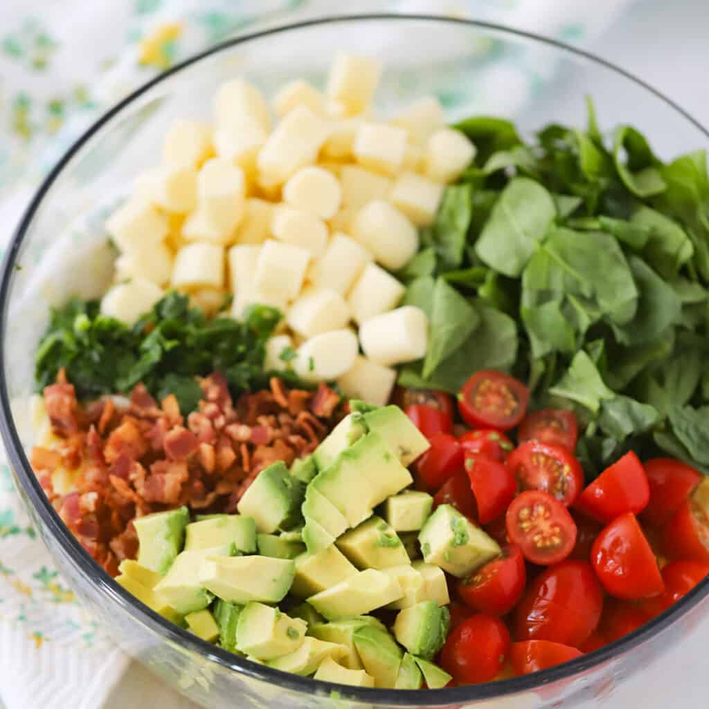 How to make BLT pasta salad in a bowl.