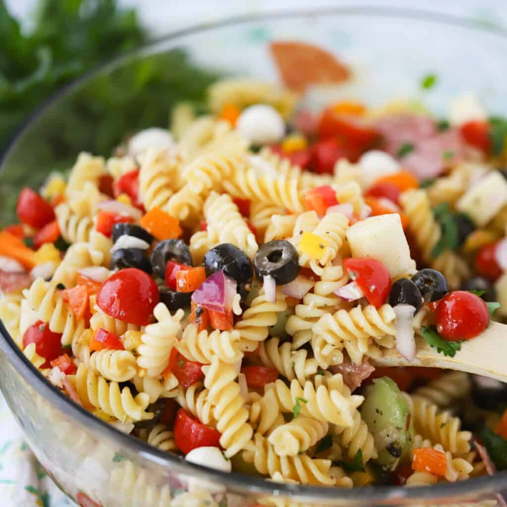 the best pasta salad recipe, how to make pasta salad. most popular 4th of july food, 4th of july bbq menu, 4th of july potluck ideas.
